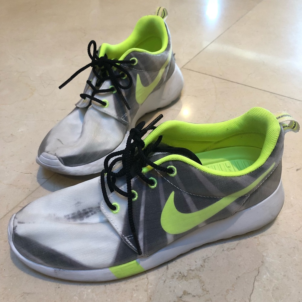 Nike Roshe Run Limited Edition Size 7